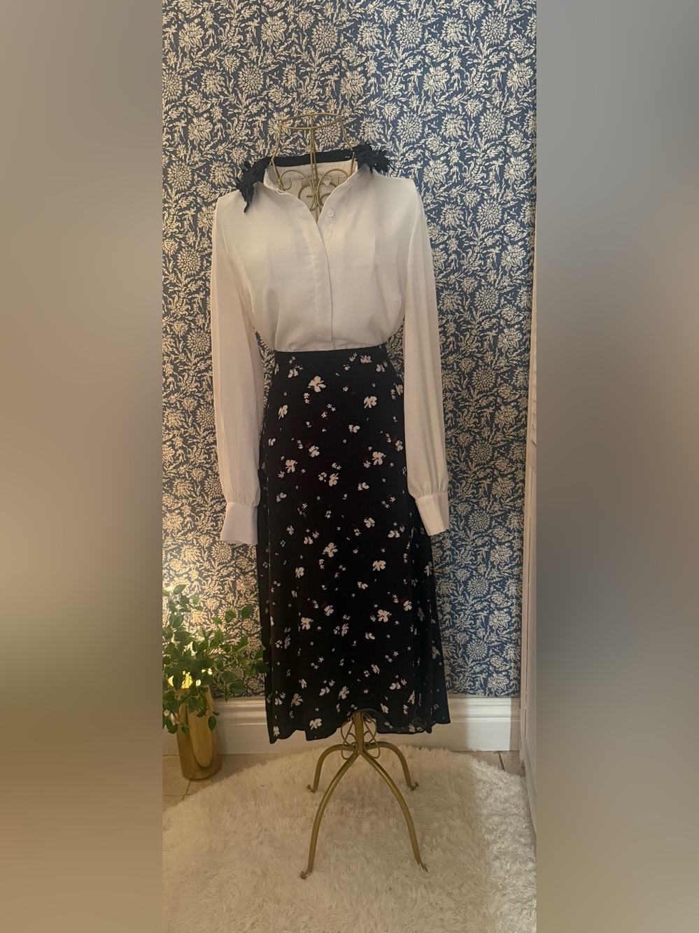CeCe White Blouse with Black Lace Collar Size Medium